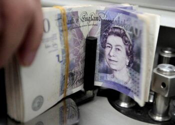 Euro 19,90 liradan, sterlin 22,87 liradan haftaya başladı