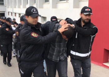 Adana merkezli 4 il ve KKTC’de suç örgütü operasyonunda yakalanan 26 zanlı tutuklandı