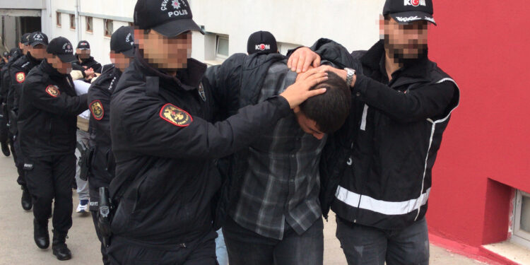 Adana merkezli 4 il ve KKTC’de suç örgütü operasyonunda yakalanan 26 zanlı tutuklandı