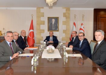 Cumhurbaşkanı Tatar, bankacılarla görüştü