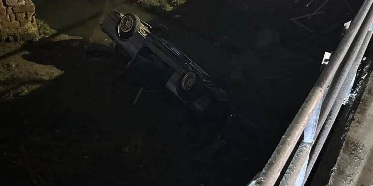 LEFKOŞA’DA ARAÇ DEREYE UÇTU