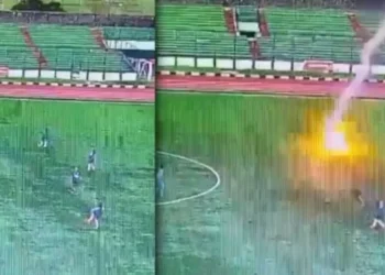 MAÇTA YILDIRIM ÇARPAN FUTBOLCU HAYATINI KAYBETTİ