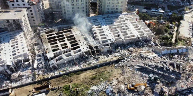 269 KİŞİYE MEZAR OLAN RÖNESANS REZİDANS SORUŞTURMASI TAMAMLANDI | BİLİRKİŞİ RAPORU: KİRİŞLER ELLE SÖKÜLEBİLİYORDU