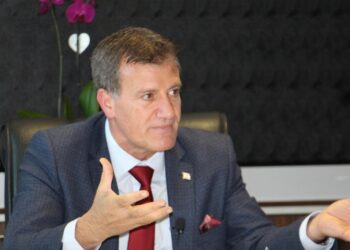 “YÜZBİNLERCE STERLİNLİK VİLLAYI NASIL ALDIN?”