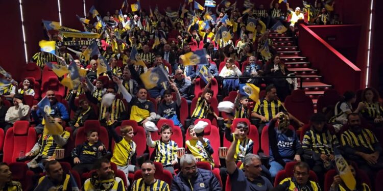 ZAFERİN RENGİ COŞKUYLA İZLENDİ