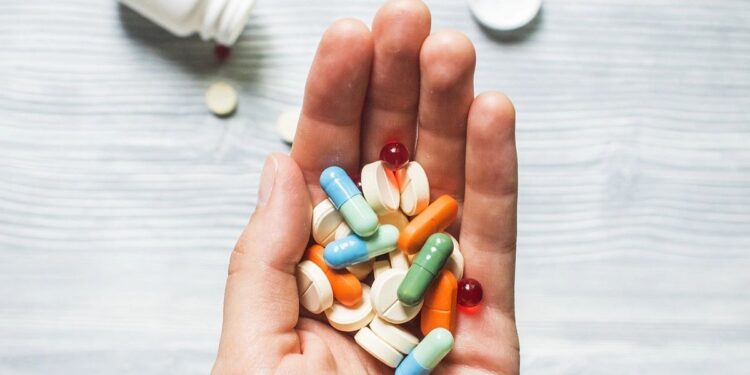 “SİGORTALILAR İLACA ERİŞİMDE CİDDİ SIKINTI YAŞIYOR”