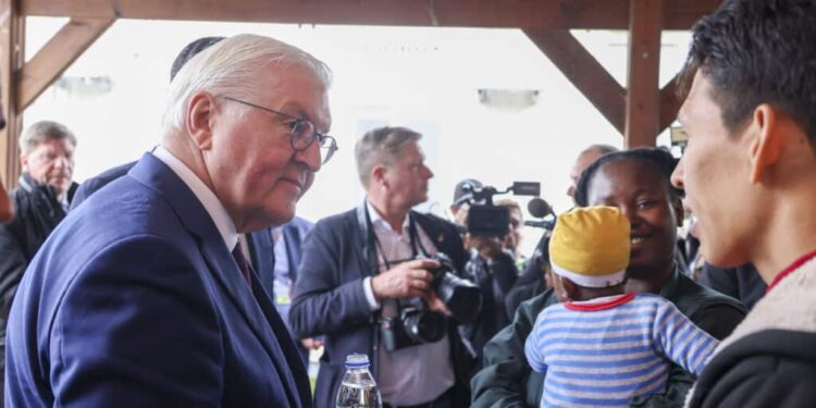 ALMANYA CUMHURBAŞKANI ADADAKİ SON GÜNÜNDE TEMASLARINA DEVAM EDİYOR