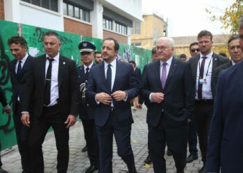 ALMANYA CUMHURBAŞKANI YEŞİL HAT BOYUNCA SOKAKLARI GEZDİ