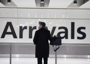 HEATHROW HAVALİMANI, KOVİD-19 SALGININDAN BERİ İLK KEZ KAR AÇIKLADI