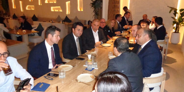 KKTC’DEN SANAYİCİLER DUBAİ’DE DÜZENLENEN ÇALIŞMA YEMEĞİNE KATILDI