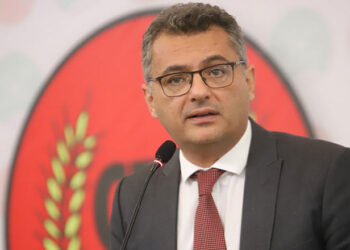 “SEÇTİĞİ YOL HER ZAMANKİ GİBİ TÜRKİYELİ KIBRISLI AYRIMI YARATARAK BUNDAN NEMALANMAKTIR”