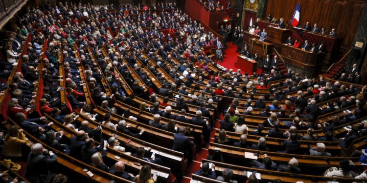 FRANSA, KÜRTAJ HAKKINI ANAYASAL GÜVENCE ALTINA ALAN İLK ÜLKE OLDU