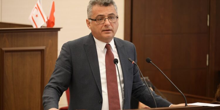 “TERBİYESİZ” TARTIŞMASI MECLİS OTURUMUNU ERKEN KAPATTI