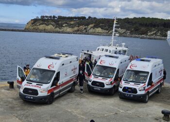 ÇANAKKALE’DE DÜZENSİZ GÖÇMENLERİ TAŞIYAN LASTİK BOT BATTI: 4’Ü ÇOCUK 16 ÖLÜ