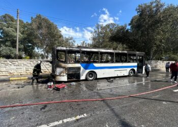 LEFKOŞA’DA OTOBÜS YANDI
