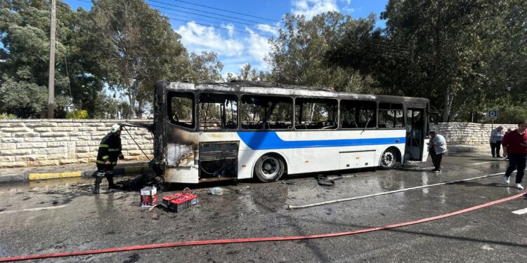 LEFKOŞA’DA OTOBÜS YANDI