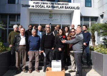 ÇEVRE PLATFORMUNDAN TARIM BAKANLIĞI ÖNÜNDE ÇAM KESE BÖCEĞİ EYLEMİ