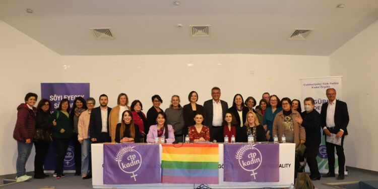 CTP KADIN ÖRGÜTÜ KADINLAR GÜNÜ DOLAYISIYLA KONFERANS DÜZENLEDİ