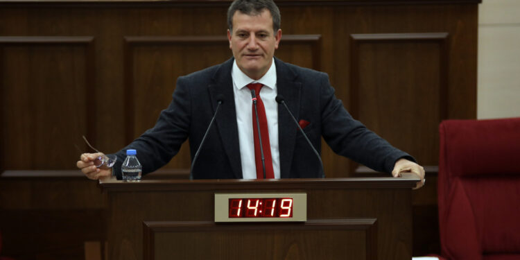 ARIKLI’DAN HOLGUIN’E “YDP VEBALI MI?”