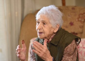 “KADIN OLMAKTAN DA ÖĞRETMEN OLMAKTAN DA MUTLUYUM AMA ANNELİĞİMDEN DAHA ÇOK…”