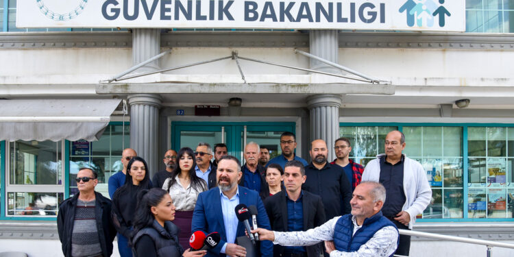 İŞTİRAKÇİLERİN YATIRIMLARIYLA İLGİLİ TOPLANAN İMZALAR, ÇALIŞMA BAKANLIĞI’NA TESLİM EDİLDİ