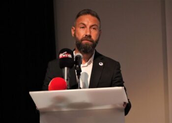 MAVİŞ: “BIRAKIN YARGI TEMİZLESİN”