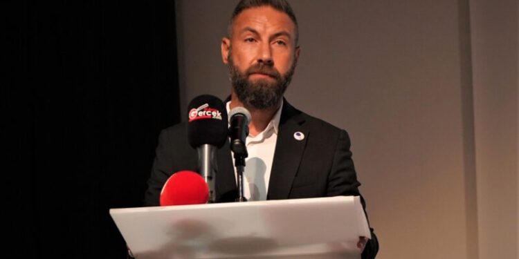 MAVİŞ: “BIRAKIN YARGI TEMİZLESİN”