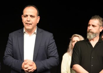 “BU ÜLKEDE TİYATRO OYNANDIĞINI SÖYLEYENLER BİLAKİS TİYATROYA HAKARET EDİYOR”