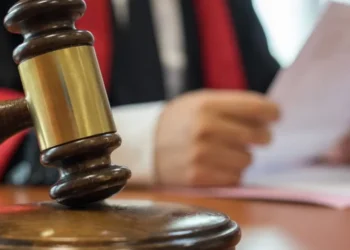 “TEK TANIĞIN ÖLMESİNDEN ÖTÜRÜ KÜRŞAT SUÇLAMALARDAN KURTULDU”