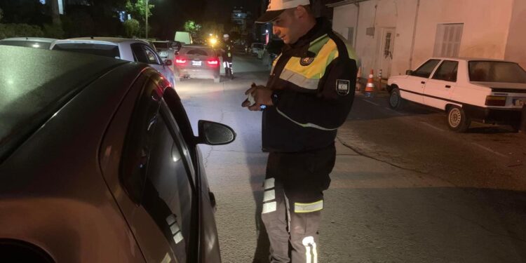 TRAFİK DENETİMLERİNDE 766 SÜRÜCÜ RAPOR EDİLDİ