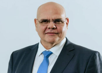 ÖZKUNT: “DEVLET OKULLARI DEVLET ELİYLE NİTELİKTEN UZAKLAŞTIRILIYOR”