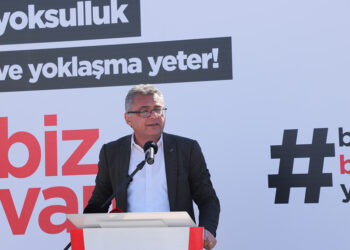 “POPÜLİZME VE MAGAZİNE DEVAM EDERSEK, BU BİZİ YOK OLUŞA SÜRÜKLER”
