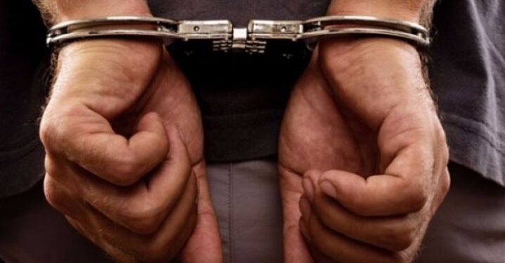 GİRNE LİMANI’NDA BİR ARACI GÜMRÜK İŞLEMLERİNİ TAMAMLAMADAN ÇIKARAN 2 KİŞİ TUTUKLANDI