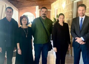 KİMLİKSİZLER DERNEĞİ TEMSİLCİLERİ BAŞKANLIK SARAYINA GİTTİLER