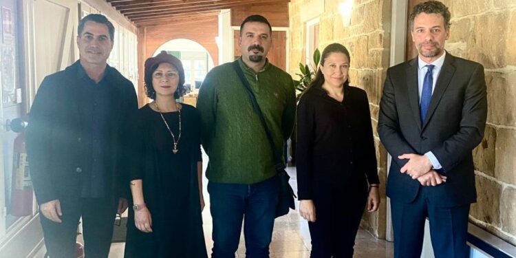 KİMLİKSİZLER DERNEĞİ TEMSİLCİLERİ BAŞKANLIK SARAYINA GİTTİLER