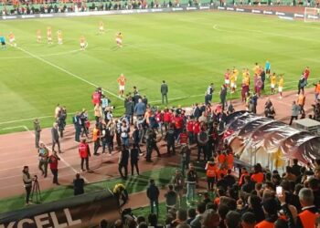 FENERBAHÇE SAHADAN ÇEKİLDİ