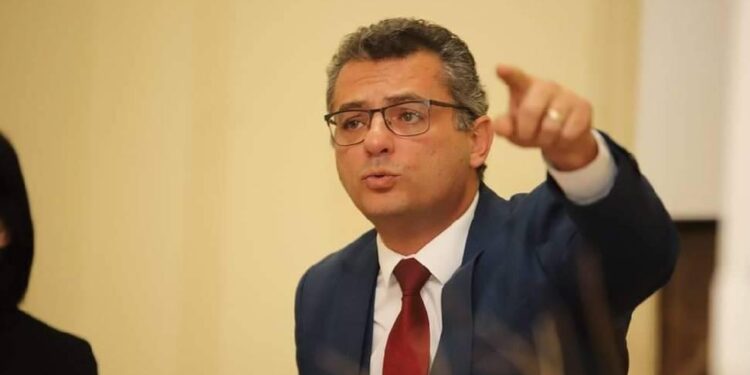 “KÖTÜ BİR ŞAKA GİBİSİNİZ”