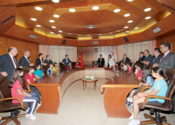 KABİNEDE KOLTUKLAR ÇOCUKLARIN