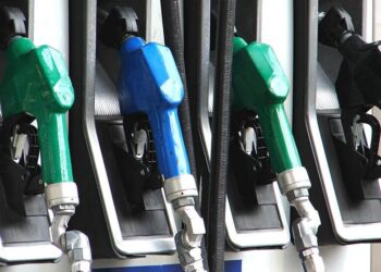 BENZİN YİNE ZAMLANDI