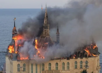 RUSYA HARRY POTTER KALESİ’Nİ VURDU