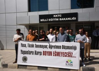 ÖĞRETMEN SENDİKALARI EYLEM YAPTI