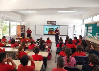 17 İLKOKULDA ÖĞRENCİLER YANGINLAR KONUSUNDA BİLİNÇLENDİRİLDİ