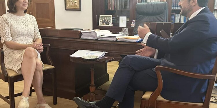 HOLGUIN LİDERLE  YAPTIĞI GÖRÜŞME İÇİN “YAPICI” DEDİ.