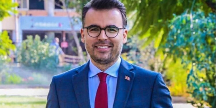 GAZETECİ KARAHASAN TUTUKLANDI