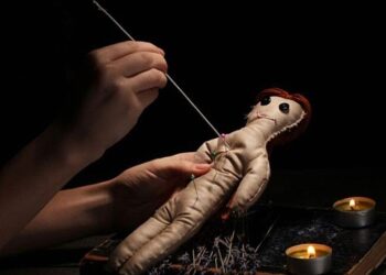 SAHTE KİMLİK İŞİ VE  BÜYÜCÜLÜK YAPTI