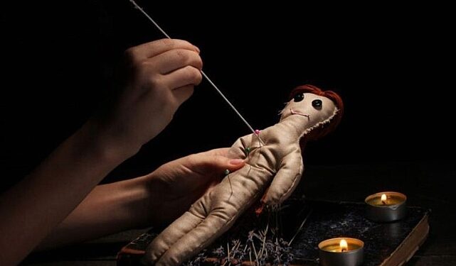 SAHTE KİMLİK İŞİ VE BÜYÜCÜLÜK YAPTI