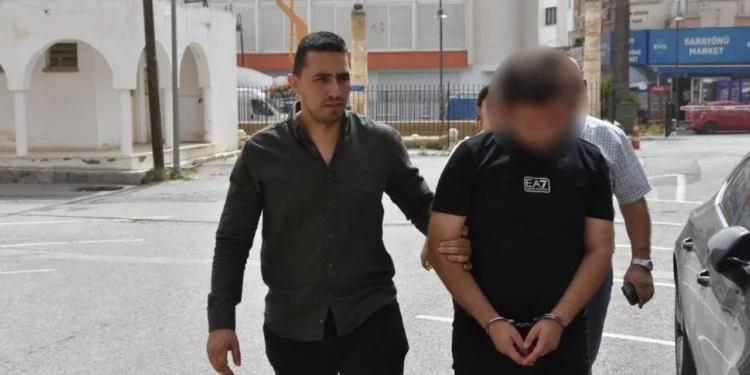 GÜVENLİK GÖREVLİSİNİ BIÇAKLADI