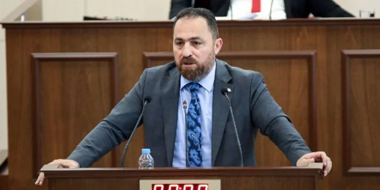 BAKAN ÇAVUŞ: “CANLI HAYVAN İTHAL EDİLECEK”