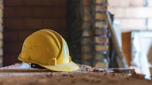 İŞ KAZASI…İKİ METRE YÜKSEKTEN DÜŞTÜ