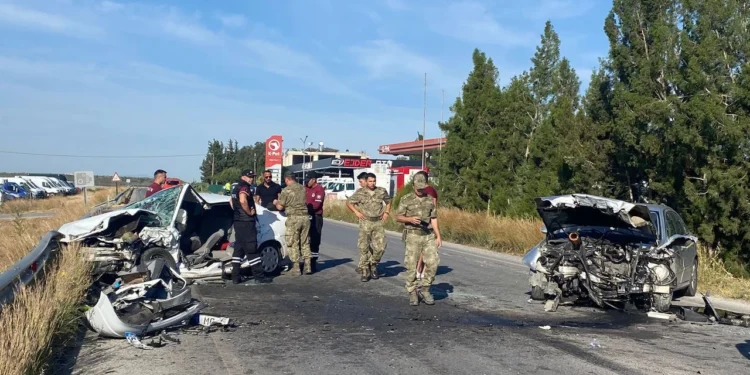 ERCAN-İSKELE YOLUNDA KAZA…BİR KİŞİ YOĞUN BAKIMDA